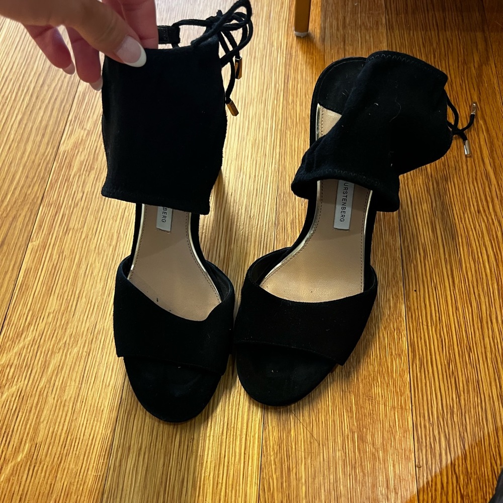 Diane Von Furstenberg black heel size 8.5